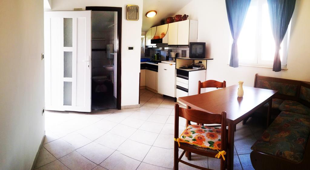 Apartman Drazen Fažana Exterior foto